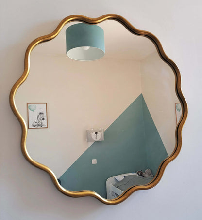 Miroir Vague d'or 60 cm en métal doré, forme ondulée élégante - OrnaMura